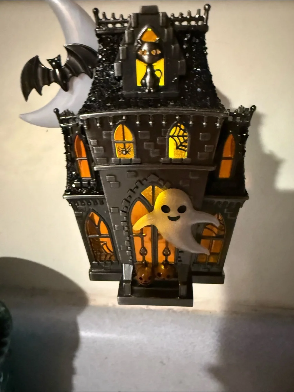 Halloween Haunted House Light-Up wallflower plug with Ghost Bath and Body Works - Picture 2 of 7